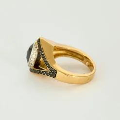 Bague or jaune, diamant noir