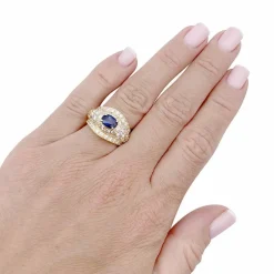 Bague or jaune, diamants et saphir.