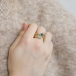 BAGUE OR JAUNE DIAMANTS ET SAPHIR