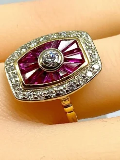 Bague or jaune diamants et rubis, style Art Déco