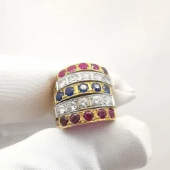 Bague or jaune diamants rubis et saphirs
