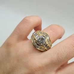 Bague or jaune, diamants ronds et diamants baguettes