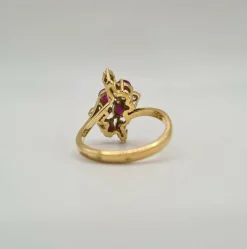Bague or jaune, diamants, rubis