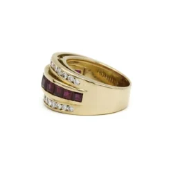 Bague or jaune diamants rubis