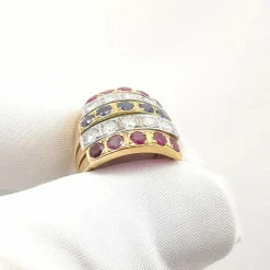 Bague or jaune diamants rubis et saphirs