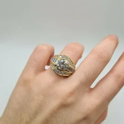 Bague or jaune, diamants ronds et diamants baguettes