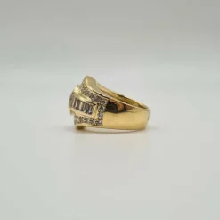 Bague or jaune, diamants ronds et diamants baguettes