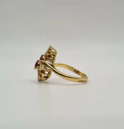 Bague or jaune, diamants, rubis