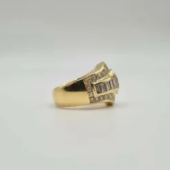 Bague or jaune, diamants ronds et diamants baguettes