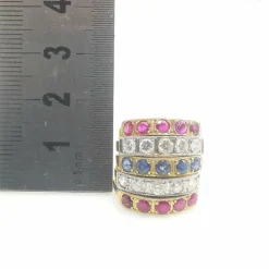 Bague or jaune diamants rubis et saphirs