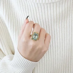 BAGUE OR JAUNE ET AIGUE-MARINE.