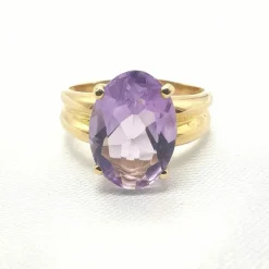 Bague or jaune et améthyste