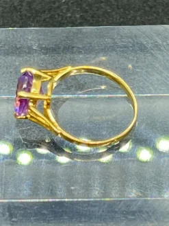 Bague or jaune et améthyste