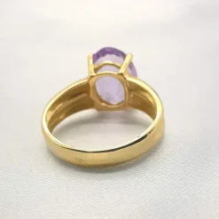 Bague or jaune et améthyste