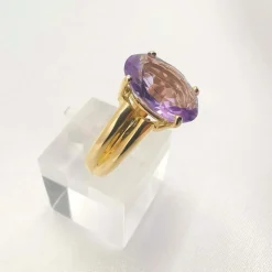 Bague or jaune et améthyste