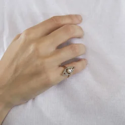 Bague or jaune et gris perle et diamants