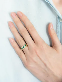 Bague or jaune et émeraudes