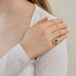 Bague or jaune et émeraude, diamants.