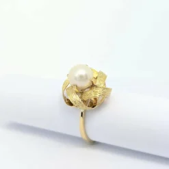 Bague or jaune et perle
