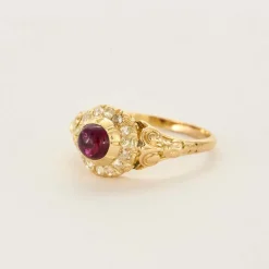 Bague or jaune et rubis cabochon