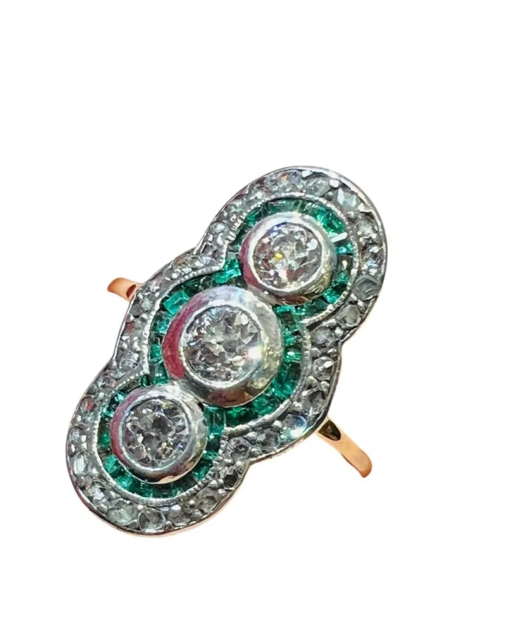 Bague or jaune fin 19ème siècle diamants émeraudes