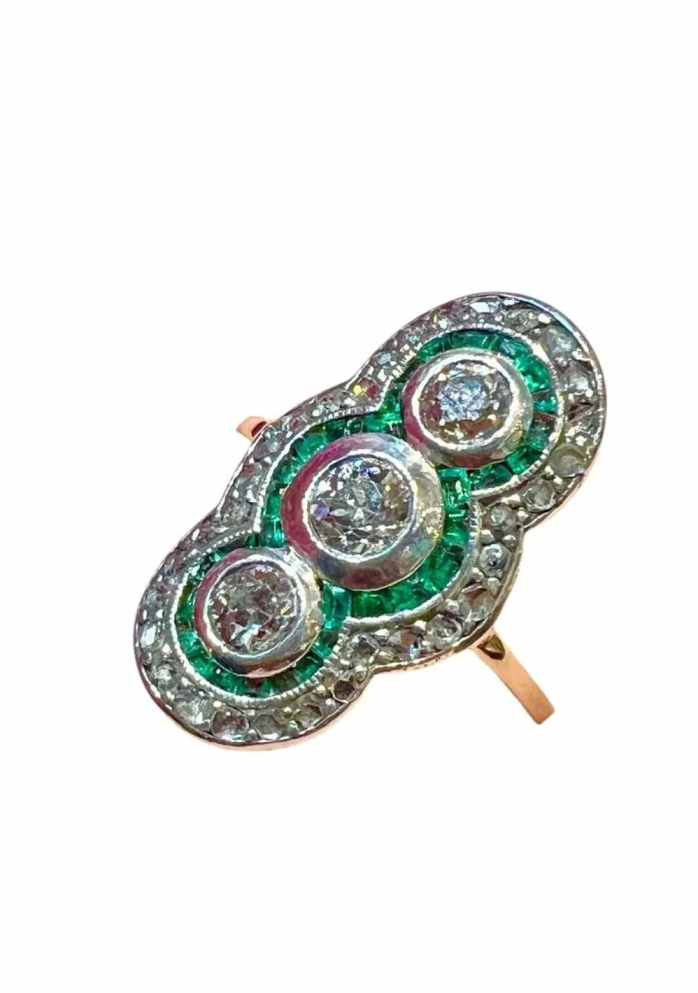 Bague or jaune fin 19ème siècle diamants émeraudes