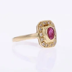 Bague or jaune géométrique diamants rubis