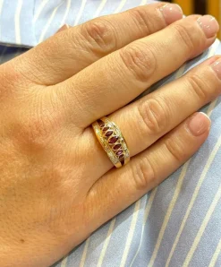 Bague or jaune grenats et diamants