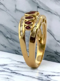Bague or jaune grenats et diamants