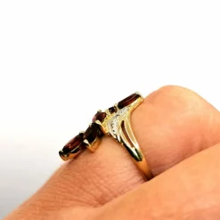 Bague or jaune grenats diamants