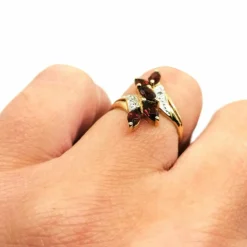 Bague or jaune grenats diamants