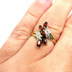 Bague or jaune grenats diamants