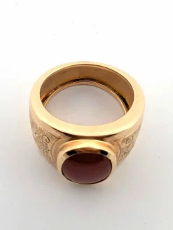 Bague or jaune massif, cornaline ovale