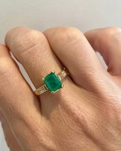 Bague or jaune émeraude