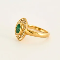 Bague or jaune émeraude diamants