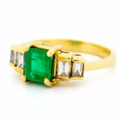 Bague or jaune émeraude diamant