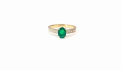 Bague or jaune émeraude et diamants