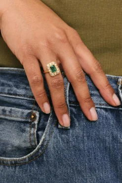 Bague or jaune émeraude et diamants