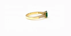Bague or jaune émeraude et diamants