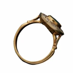 Bague or jaune, émeraude et diamants