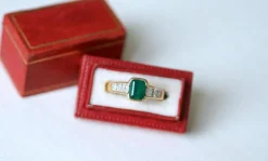 Bague or jaune émeraude et diamant Princesse