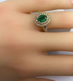 Bague or jaune émeraude et diamants