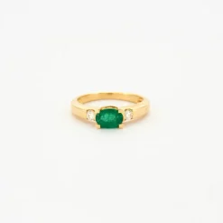 Bague or jaune émeraude ovale et diamants