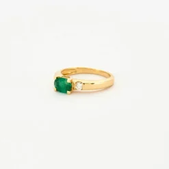 Bague or jaune émeraude ovale et diamants