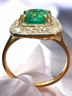 bague or jaune émeraude pavage diamants