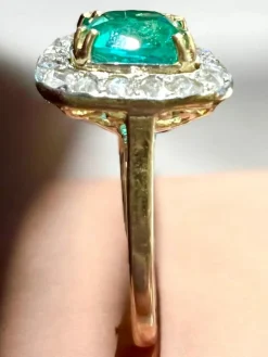 bague or jaune émeraude pavage diamants