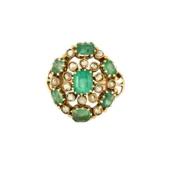 Bague or jaune, émeraudes et diamants