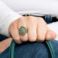Bague or jaune, émeraudes et diamants