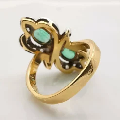 Bague or jaune, émeraudes et diamants