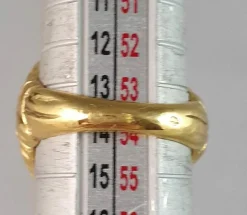 Bague or jaune motif émaillé avec perle au centre